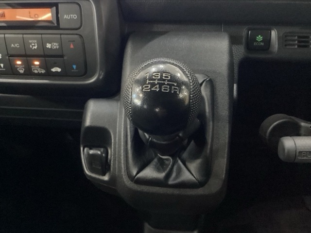 Honda N-VAN 8