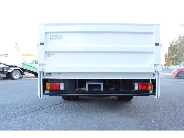 Isuzu Elf 6