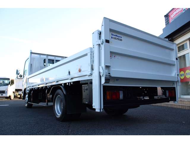 Isuzu Elf 7