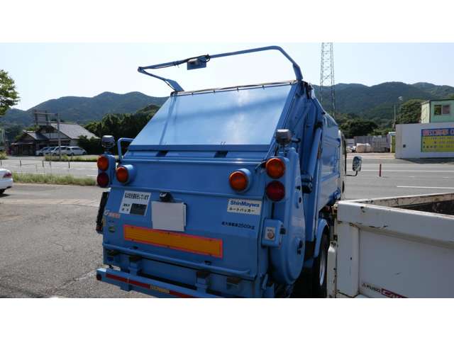 Isuzu Elf 6