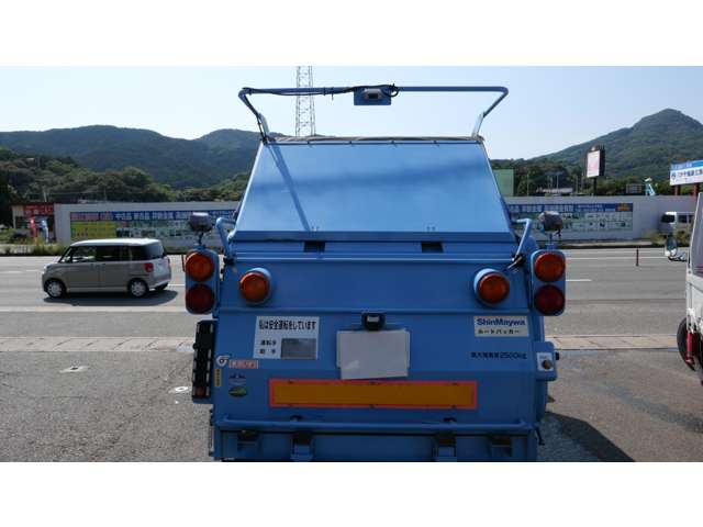 Isuzu Elf 7