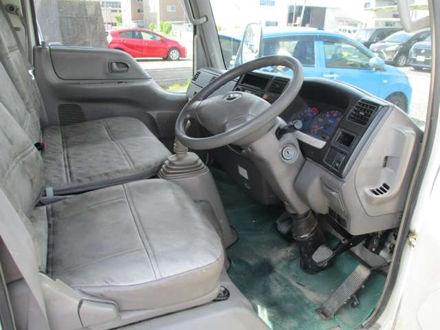 Mazda Titan Dash 8