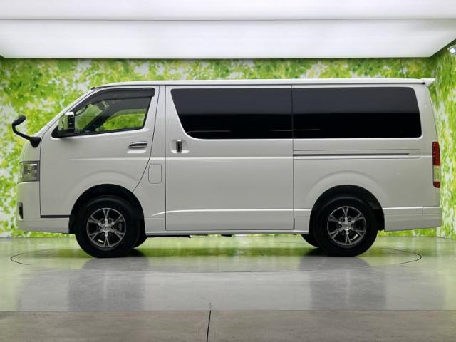 Toyota Hiace Van 5
