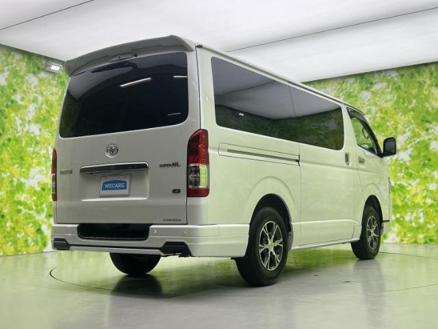 Toyota Hiace Van 6