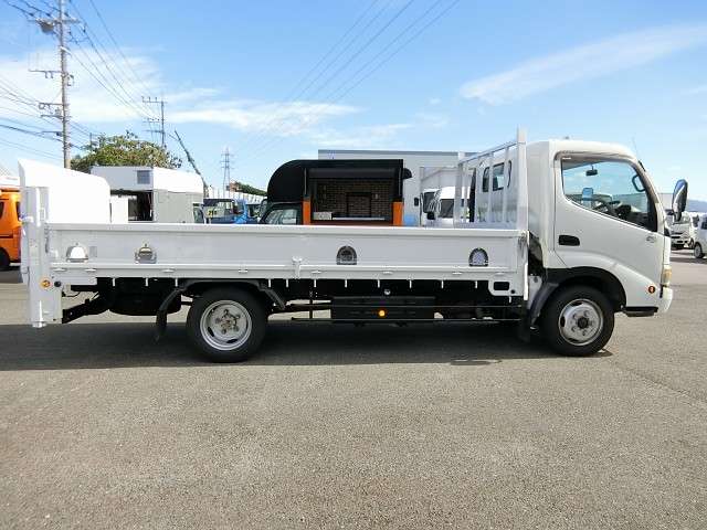 Hino Dutro 12