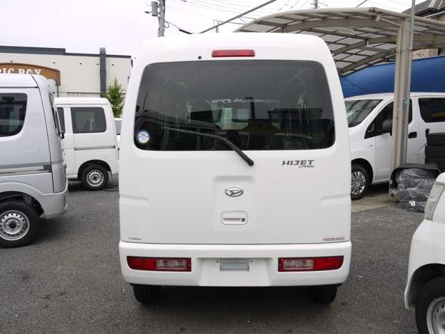 Daihatsu Hijet Cargo 4