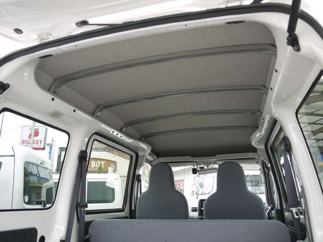 Daihatsu Hijet Cargo 6