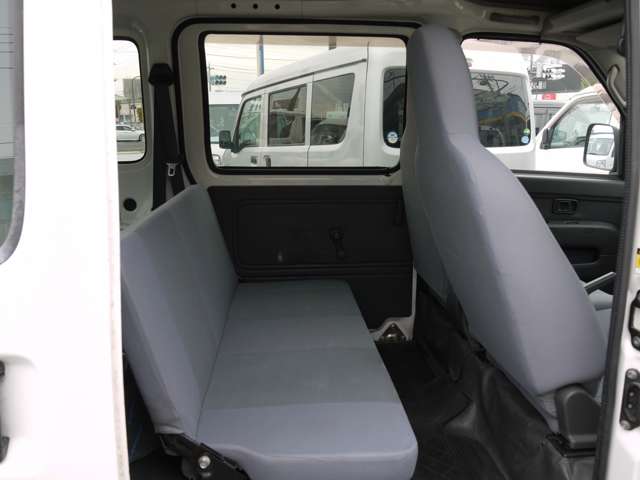 Daihatsu Hijet Cargo 10