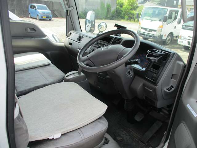Mazda Titan Dash 4