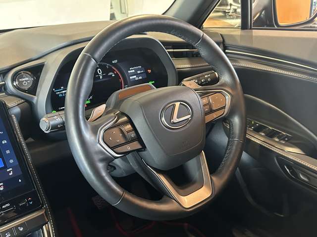 Lexus LBX 9