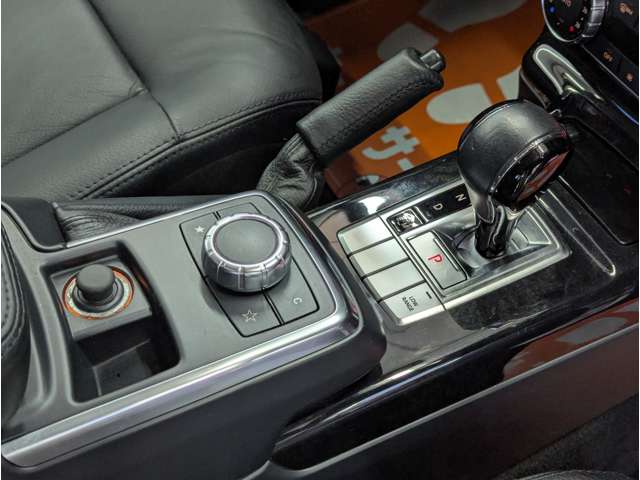 Mercedes-Benz G-Class 8