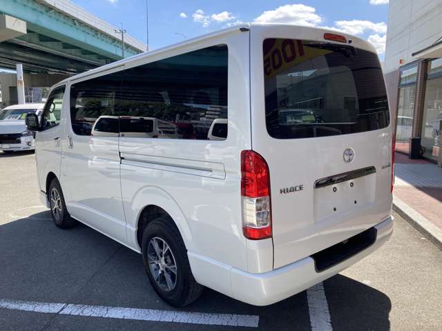 Toyota Hiace Van 11