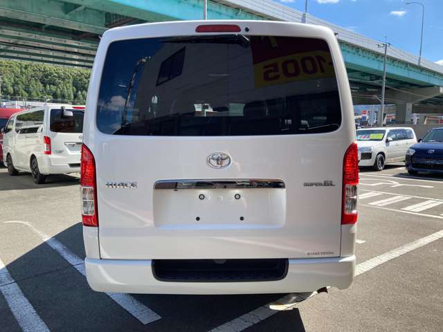 Toyota Hiace Van 12