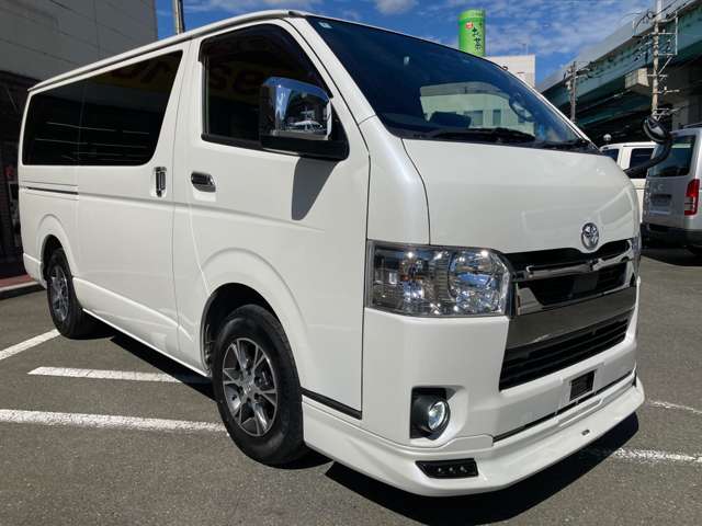 Toyota Hiace Van 3