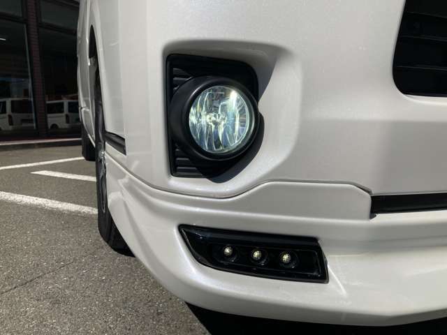 Toyota Hiace Van 5