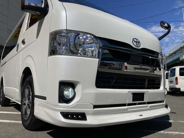 Toyota Hiace Van 7