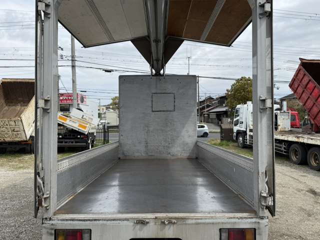 Isuzu Elf 4