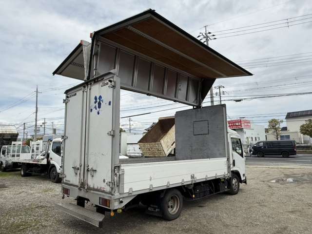 Isuzu Elf 6