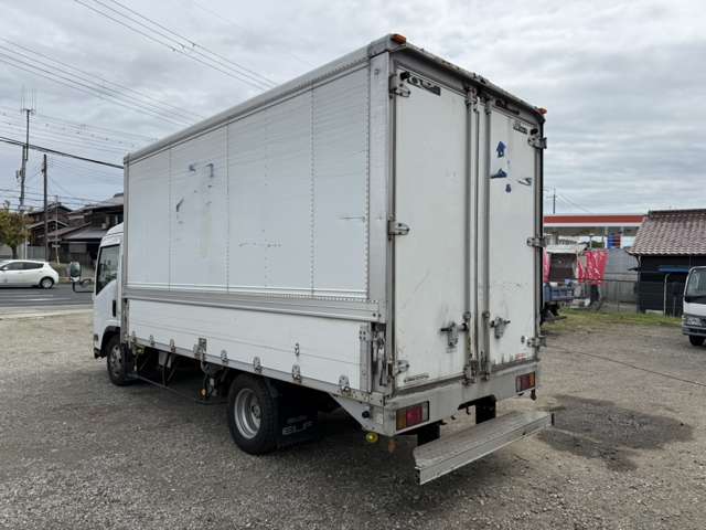Isuzu Elf 7