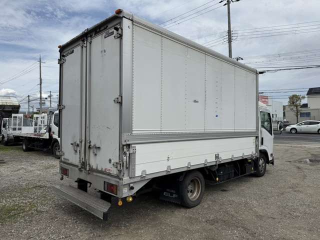 Isuzu Elf 8