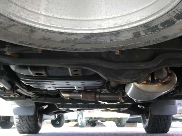 Toyota Land Cruiser 100 12