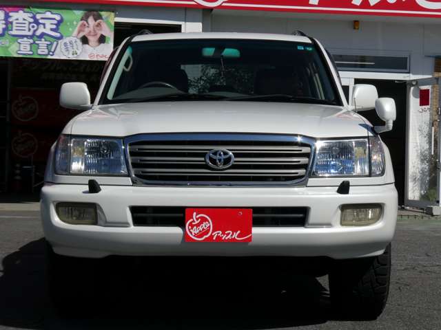 Toyota Land Cruiser 100 2
