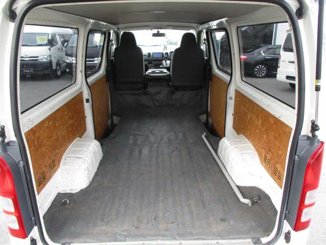 Toyota Regius Ace 12