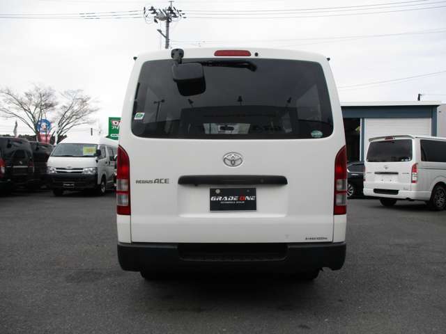 Toyota Regius Ace 7
