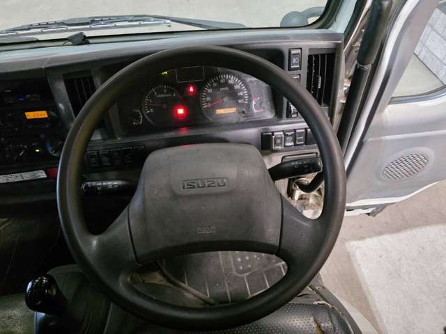 Isuzu Elf 4