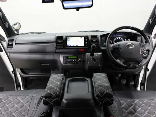 Toyota Hiace Van 3