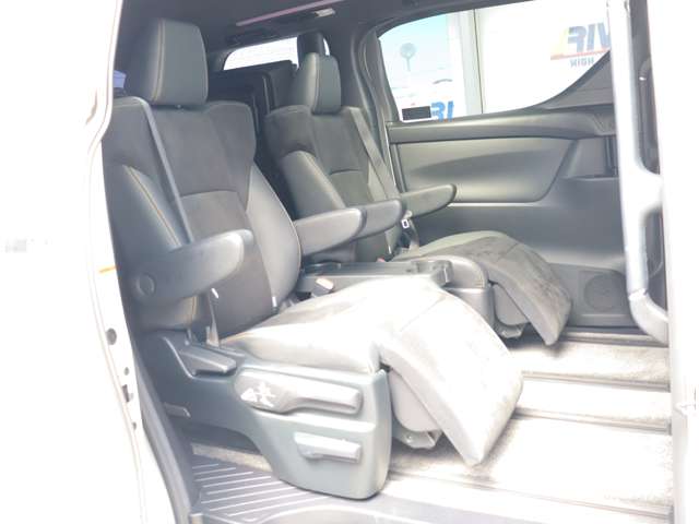 Toyota Alphard 11