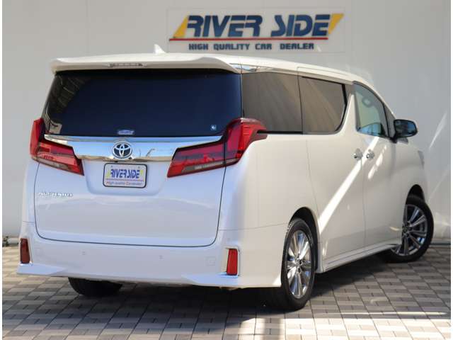 Toyota Alphard 6