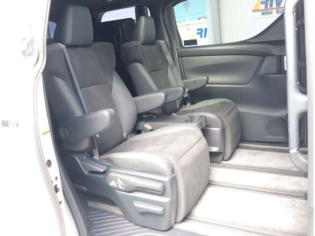 Toyota Alphard 9