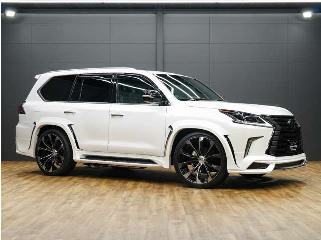 Lexus LX 11