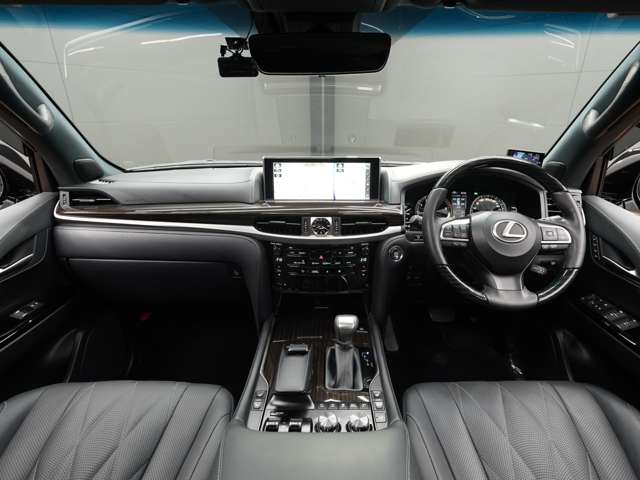 Lexus LX 5