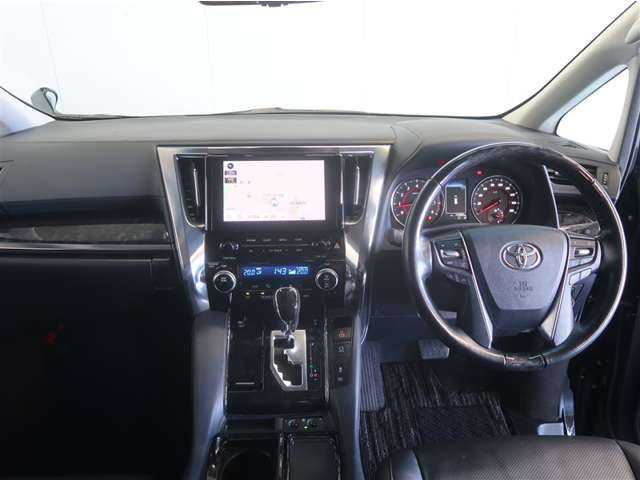 Toyota Alphard 8