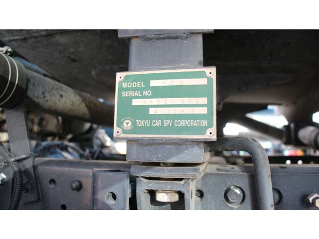 Isuzu Elf 8