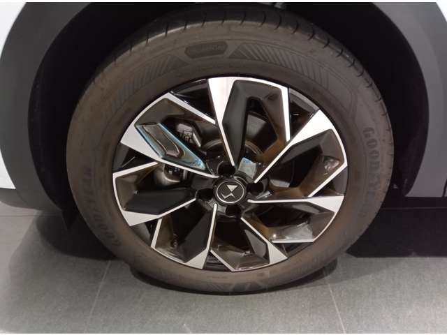 DS Automobiles DS3 8