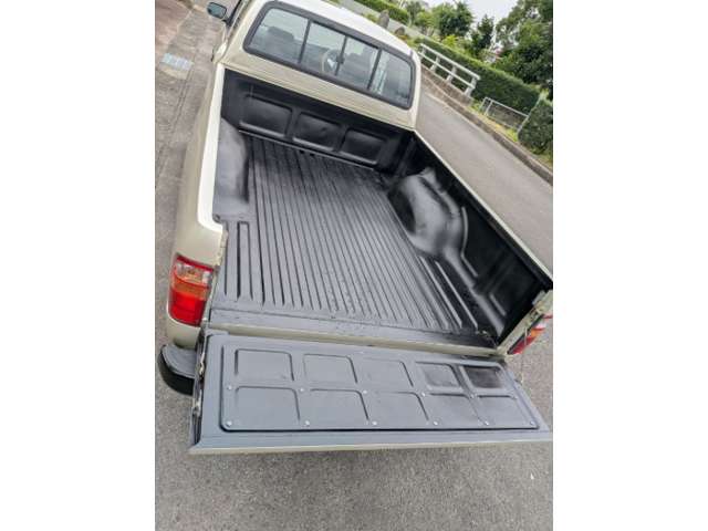 Toyota Hilux 11