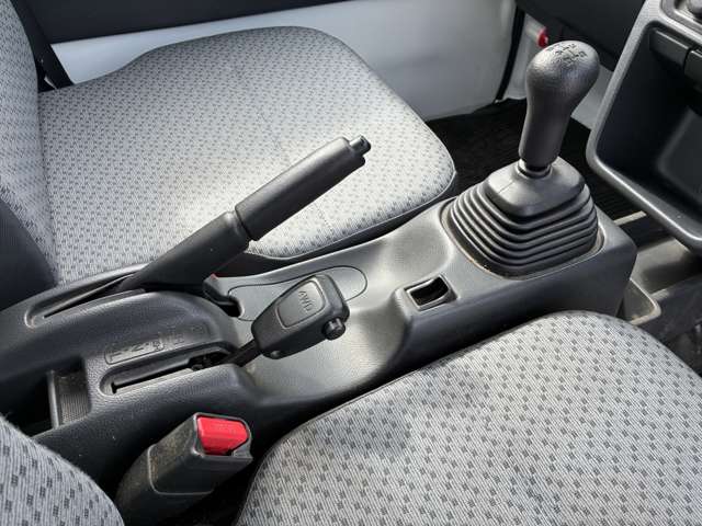 Nissan NT100 Clipper 5