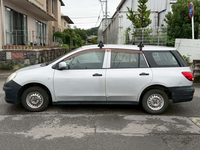 Nissan AD 5
