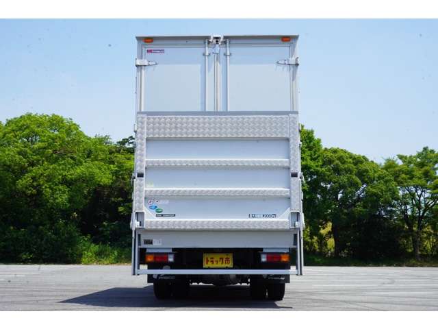 Mitsubishi Fuso Canter 9
