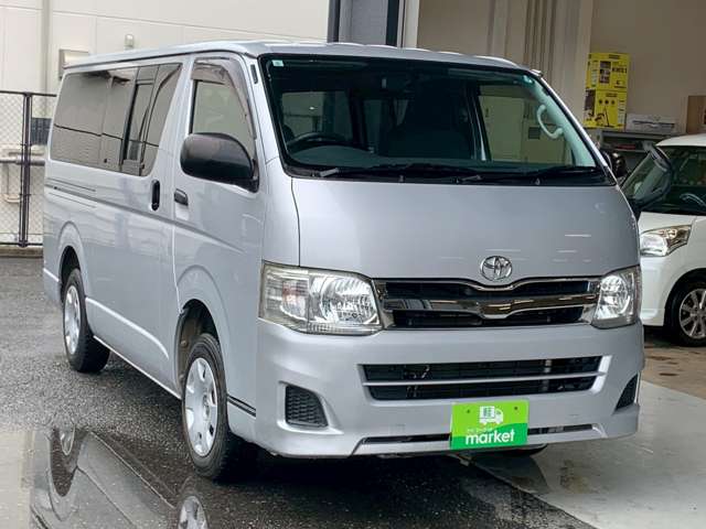 Toyota Hiace Van 11
