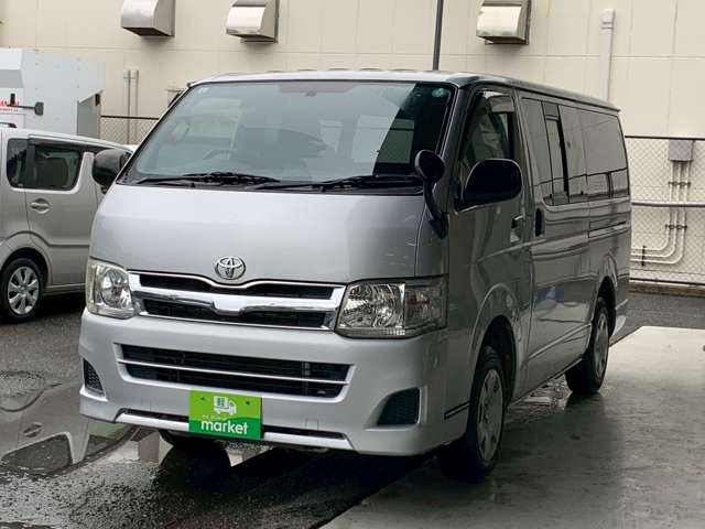 Toyota Hiace Van 12
