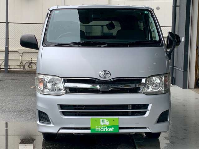 Toyota Hiace Van 8