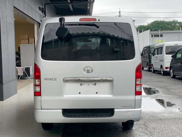 Toyota Hiace Van 9