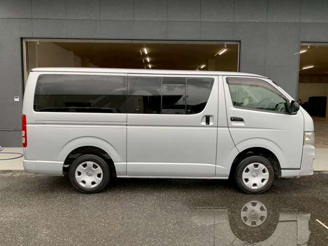 Toyota Hiace Van 10