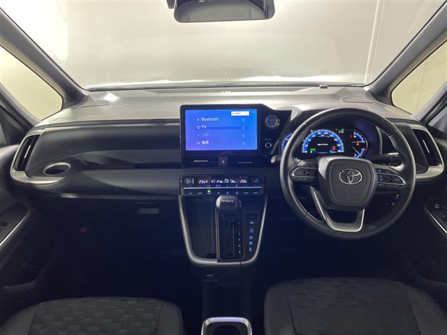 Toyota Voxy 4