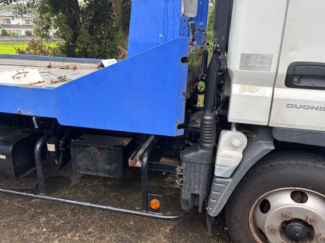 Mitsubishi Fuso Canter 9