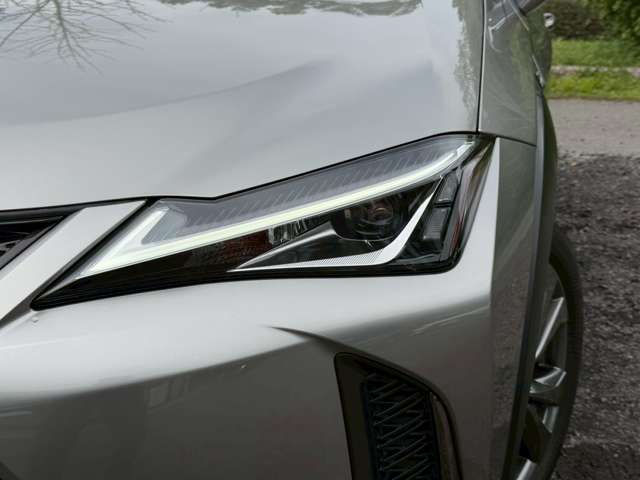 Lexus UX 7